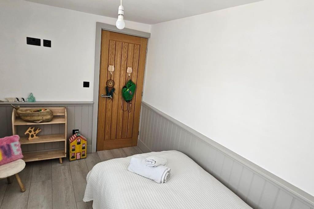 Humberston Boathouse Lodge & Hot Tub - Cleethorpes Beach Cabin Chalet Екстериор снимка