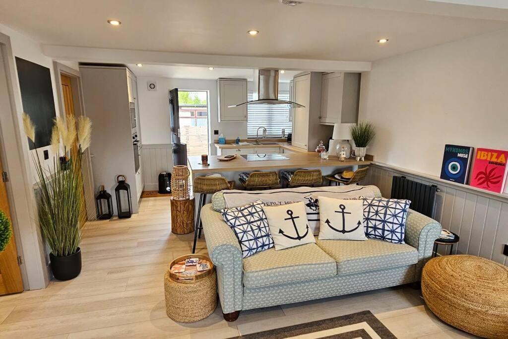 Humberston Boathouse Lodge & Hot Tub - Cleethorpes Beach Cabin Chalet Екстериор снимка
