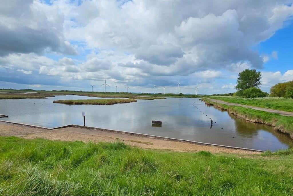 Humberston Boathouse Lodge & Hot Tub - Cleethorpes Beach Cabin Chalet Екстериор снимка